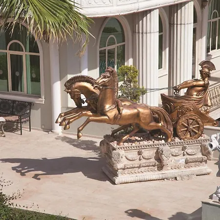 Laur Experience & Elegance Complex