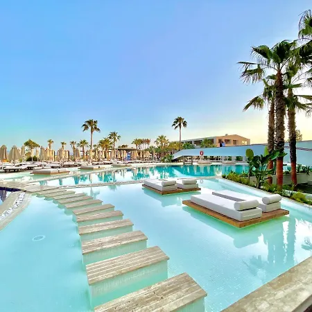 Complex Laur Experience & Elegance