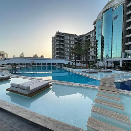 Laur Experience & Elegance