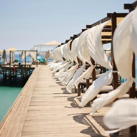 Laur Experience & Elegance Resort 5*
