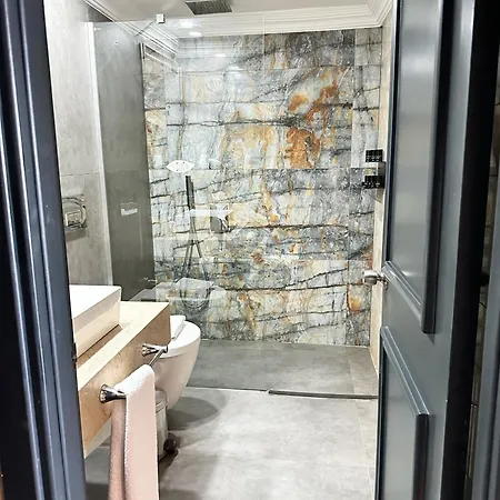 Laur Experience & Elegance Complex