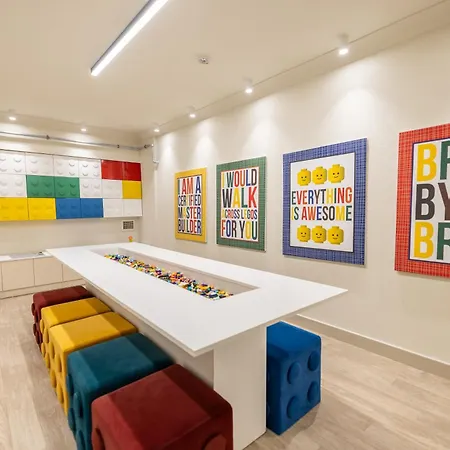 Complex Laur Experience & Elegance