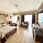Laur Experience & Elegance Resort 5*