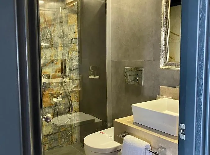 Laur Experience & Elegance